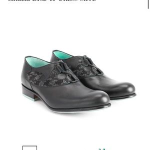 ARISTOTLE
PERCEPTION
GHILLIE LACE-UP DRESS SHOE JOHN FLUEVOG SIZE 11
